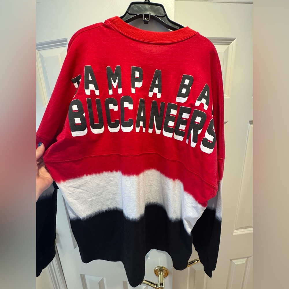 NWT -NFL Tampa Bay Buccaneers Team long sleeve shirt